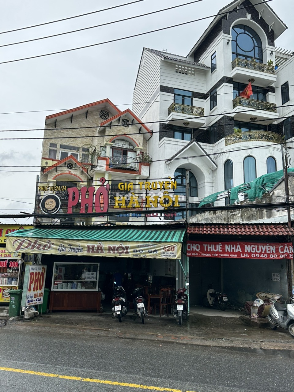 Cho thuê nhà nguyên căn mặt tiền 10x40 gồm 4 lầu và 20 phòng tolet riêng giá cực rẻ