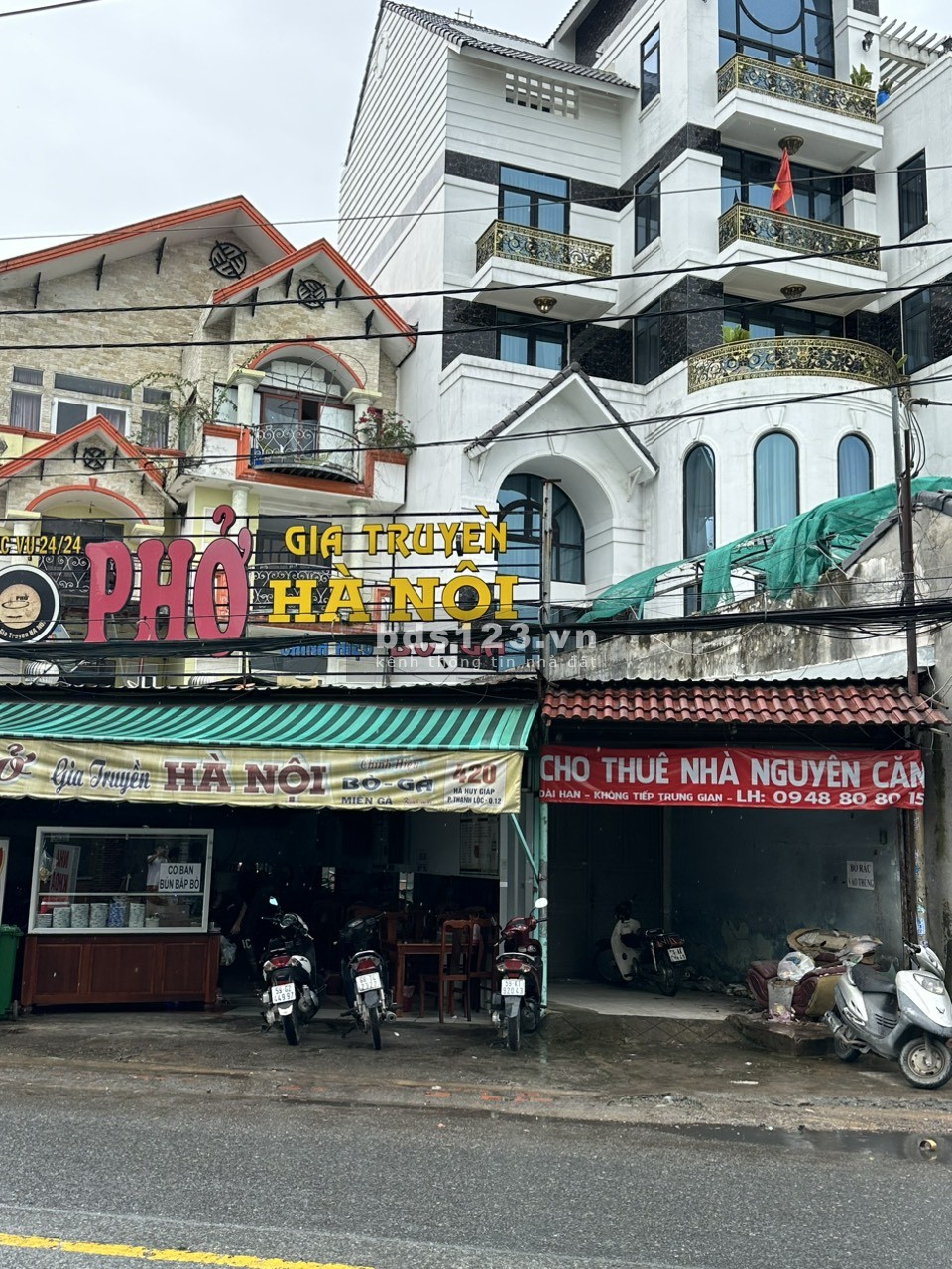 Cho thuê nhà nguyên căn mặt tiền 10x40 gồm 4 lầu và 20 phòng tolet riêng giá cực rẻ