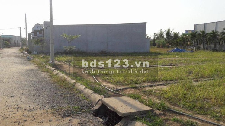 Chỉ còn 1 lô chính chủ bán lỗ đất full thổ, SHR, Hóc Môn 335 triệu