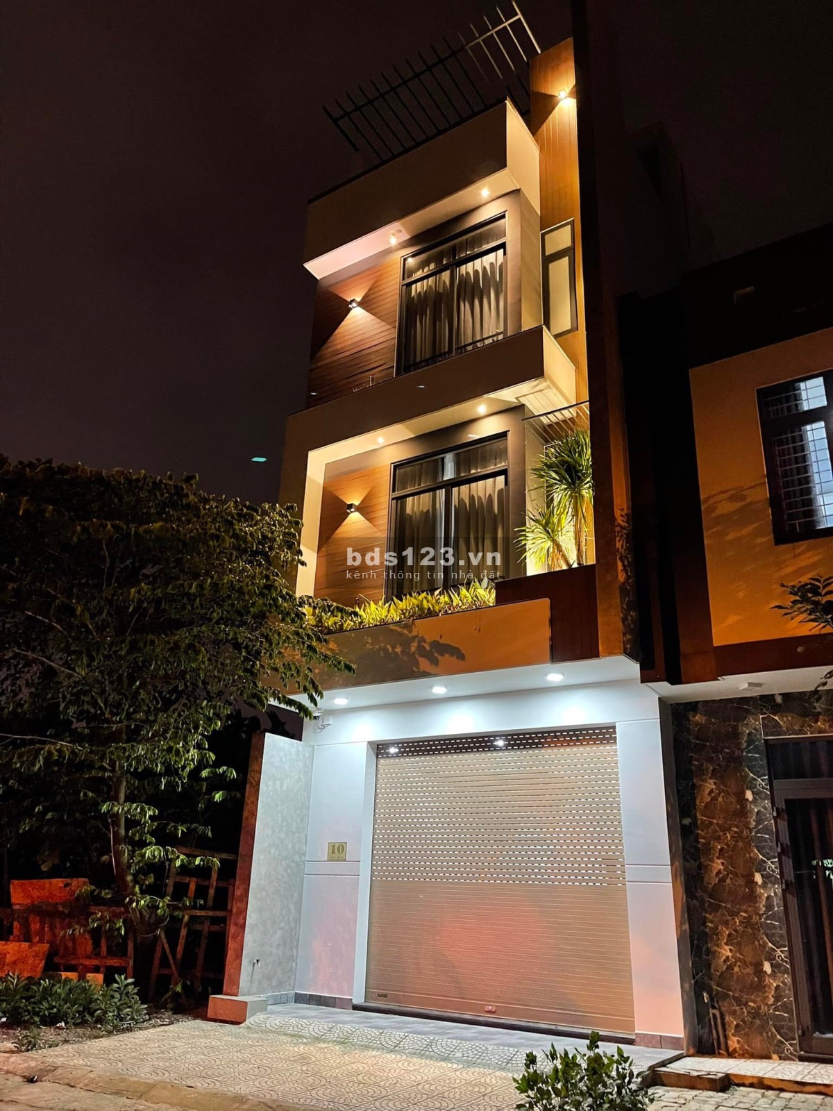 Chủ xuất ngoại bán gấp nhà 4 tầng mt Hoá Mỹ mới 99% chỉ 3.99 tỷ nhà gấp bán chỉ trong tháng 10