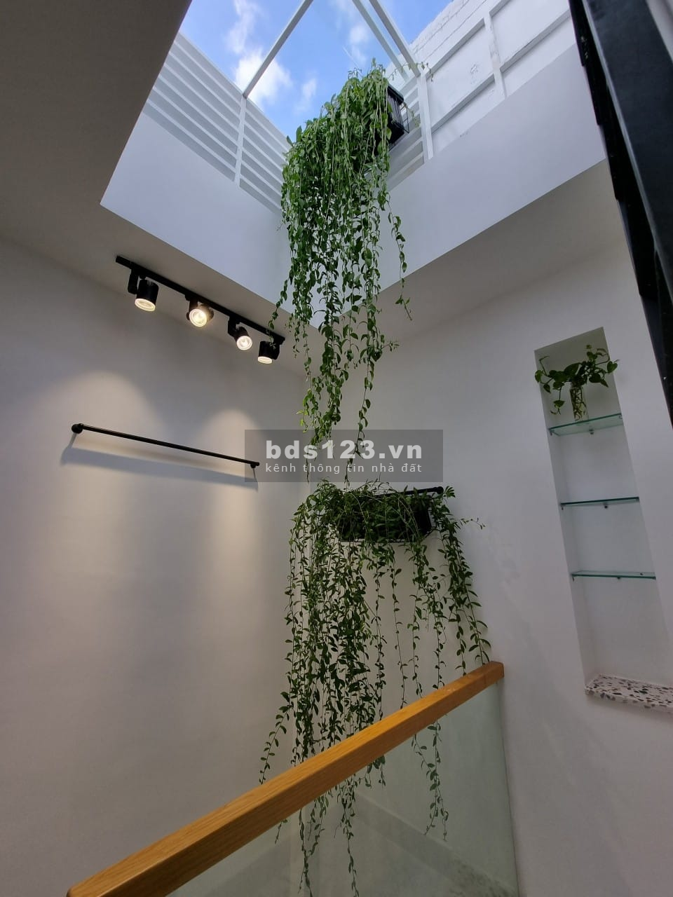 Cần bán gấp nhà mới đẹp 3 tầng nội thất cao cấp đường Huỳnh Văn Bánh, LHệ 0335558941
