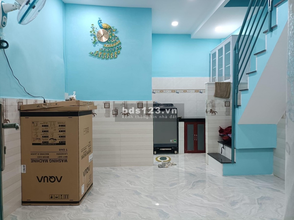 Qua mỹ định cư, cần bán gấp nhà hẻm 2 / sát khu ẩm thực nhà thờ xóm chiếu Quận 4
