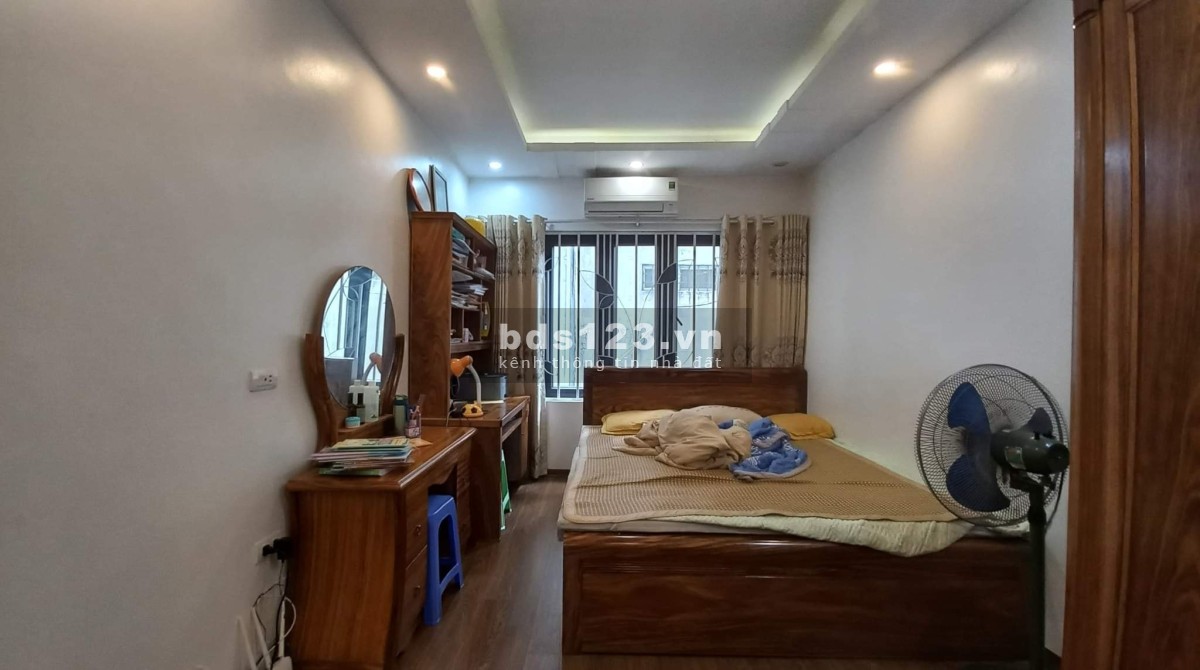 Bán nhà ngõ 7 phố Thái Hà DT 31m² x 5 tầng, MT 3,5m, giá chỉ 5,2 tỷ đồng, LH 0392221415