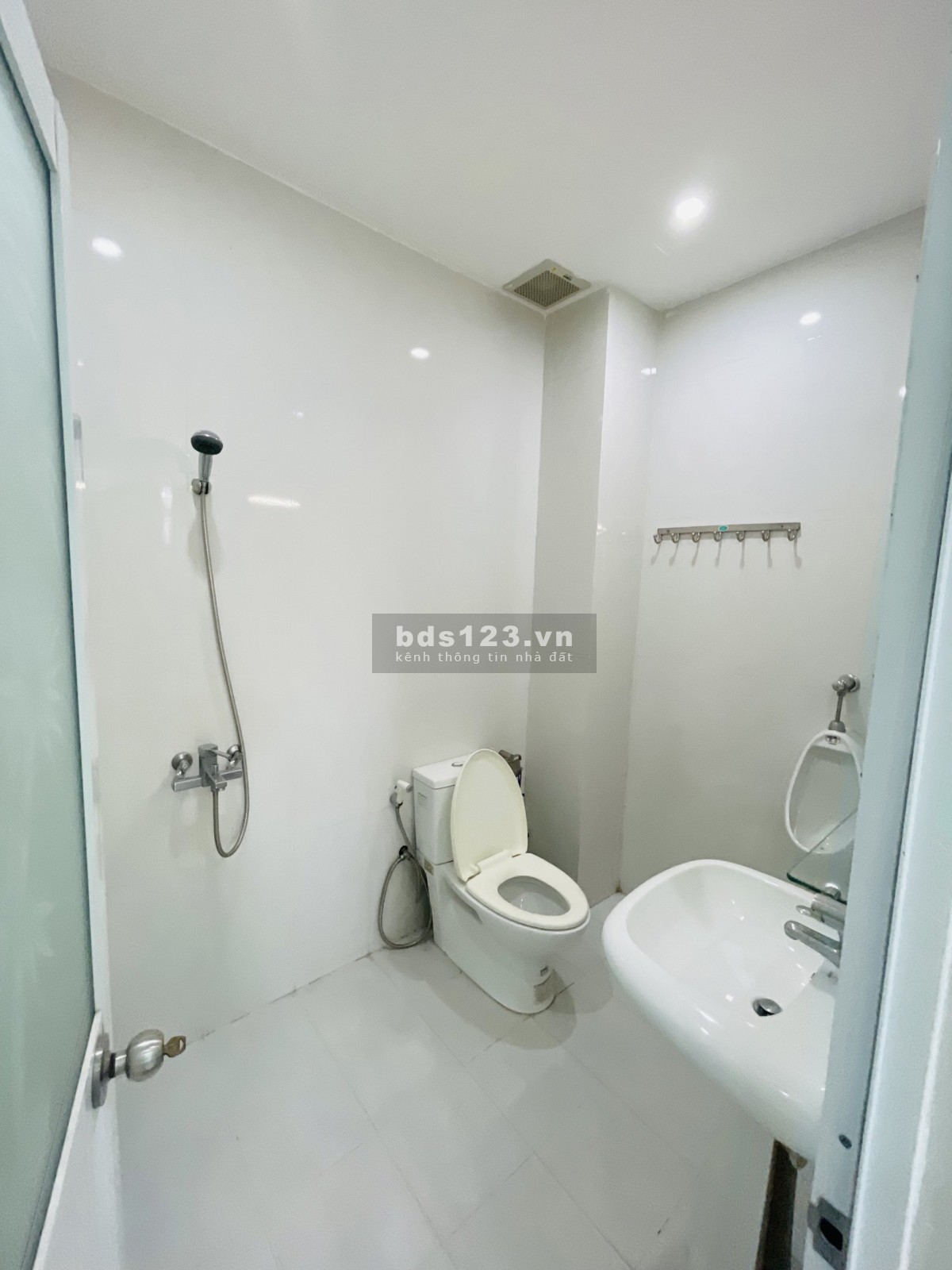 Bán gấp nhà hẻm thông cách đường Linh Đông 300m, DT 63m² x 2 tầng, mặt tiền nở hậu giá đầu tư