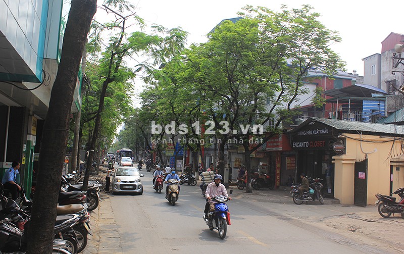 Nhà đẹp phố Đội Cấn nhỉnh 5tỷ - Nhà mới đầy đủ công năng chi chờ ở - 20m ô tô dừng đỗ