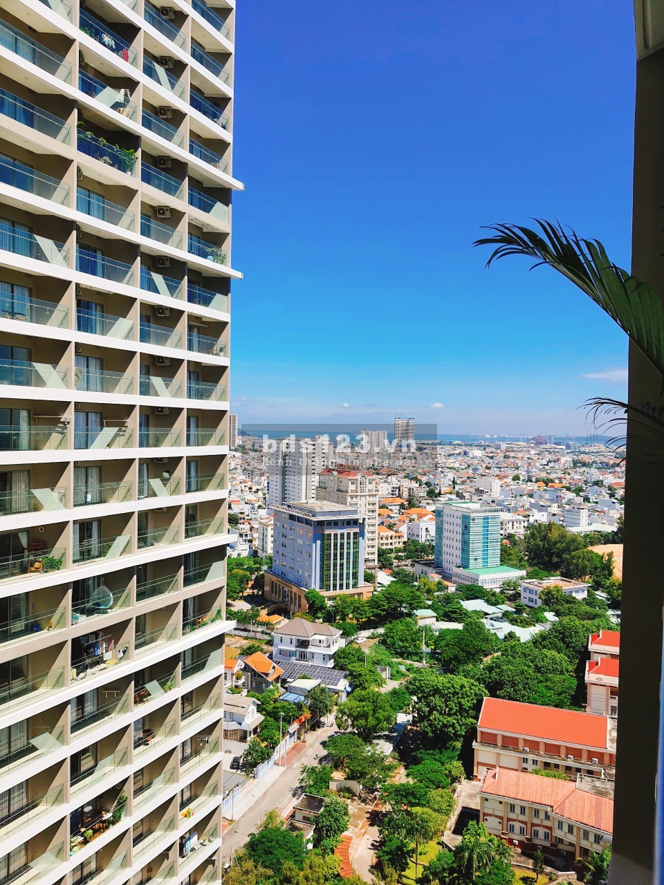 Bán căn hộ Studio The Sóng Vũng Tàu , 44.89 m2. Giá bán 2.150 tỷ full nội thất. Lh e Yến