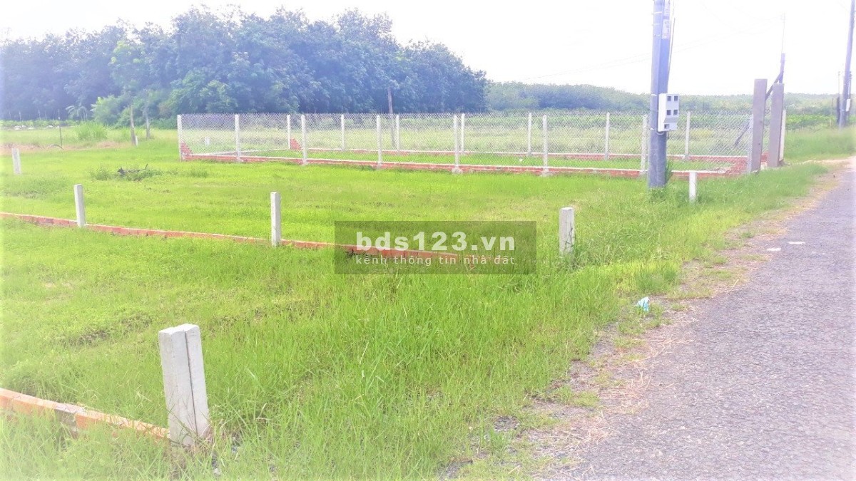 Bán gấp lô đất diện tích 300m2 thổ cư giá 690 triệu khu dân cư đông
