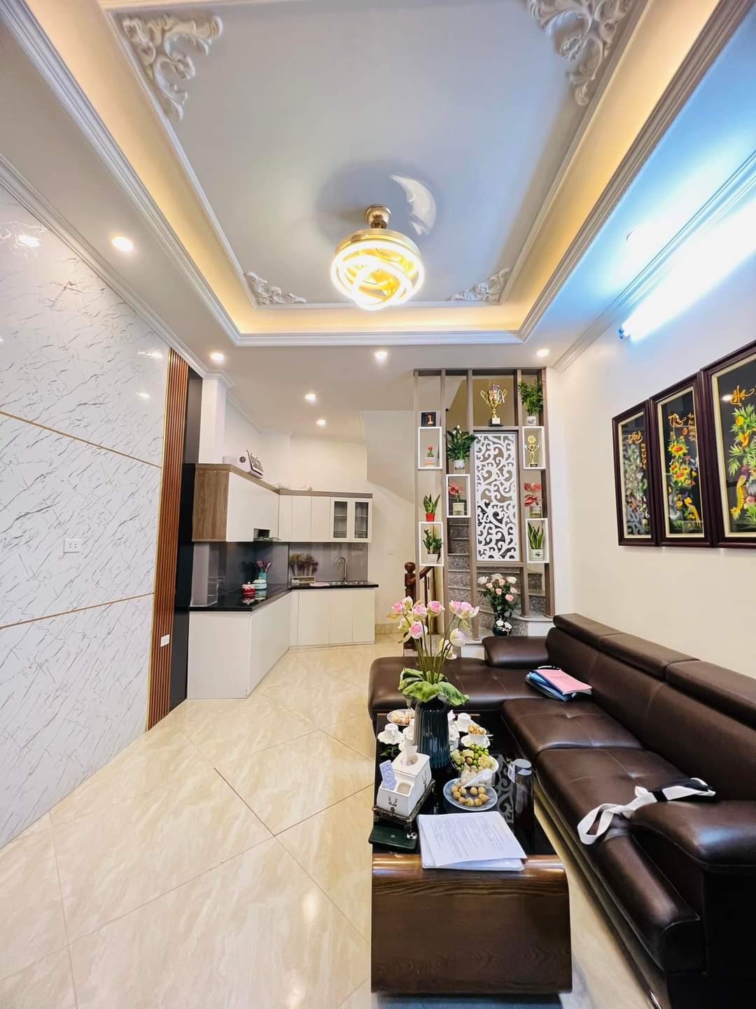 Siêu phẩm nhà Hoàng Mai DT 30m² x 5 tầng nhà mới, ngõ thông, sát đường oto giá chỉ 3,6 tỷ