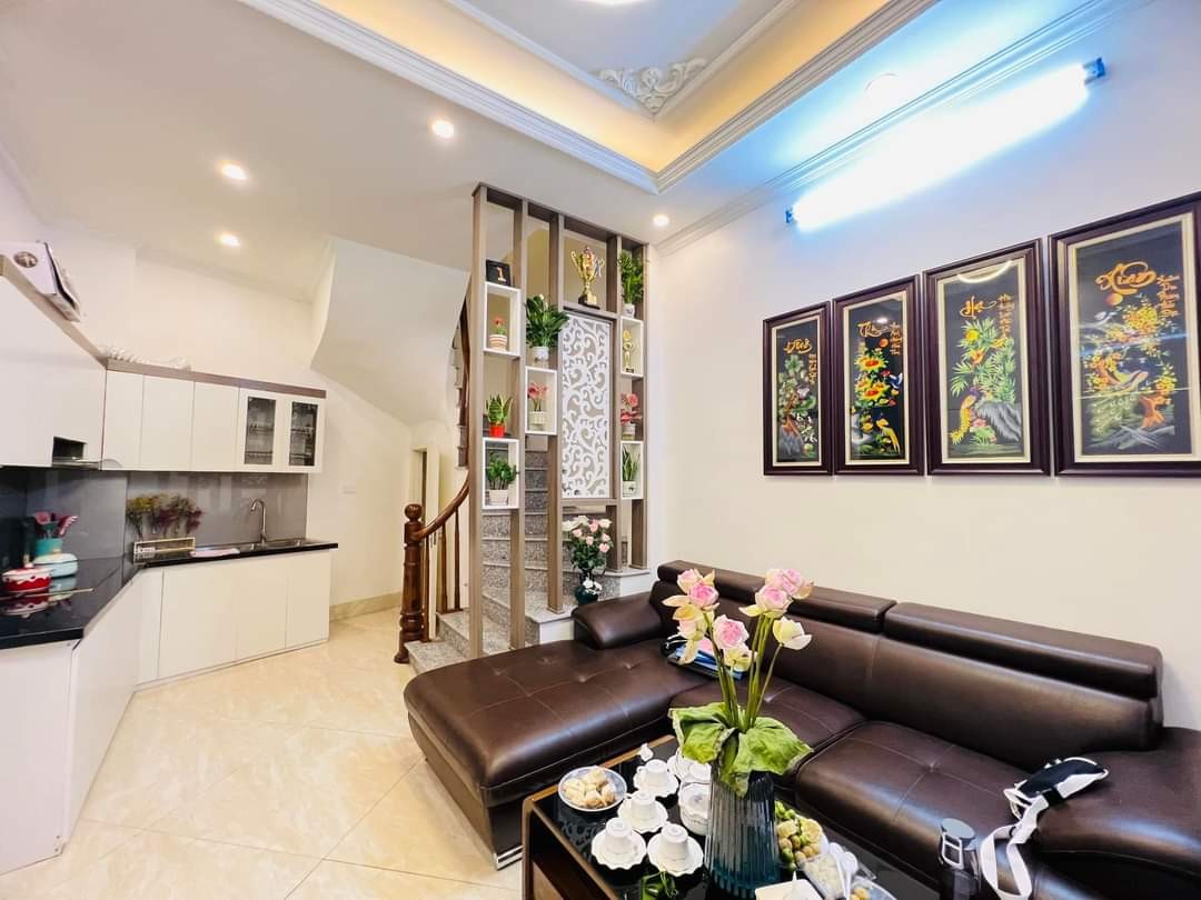 Siêu phẩm nhà Hoàng Mai DT 30m² x 5 tầng nhà mới, ngõ thông, sát đường oto giá chỉ 3,6 tỷ