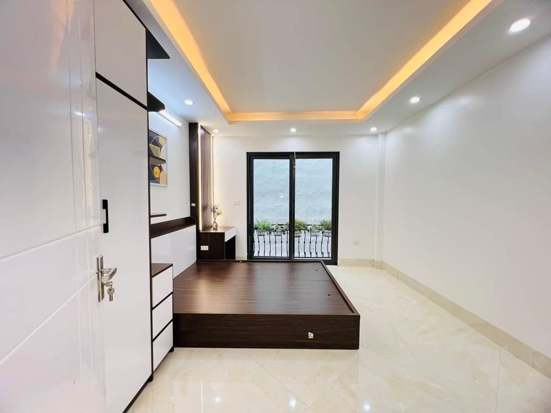Siêu phẩm nhà Hoàng Mai DT 30m² x 5 tầng nhà mới, ngõ thông, sát đường oto giá chỉ 3,6 tỷ