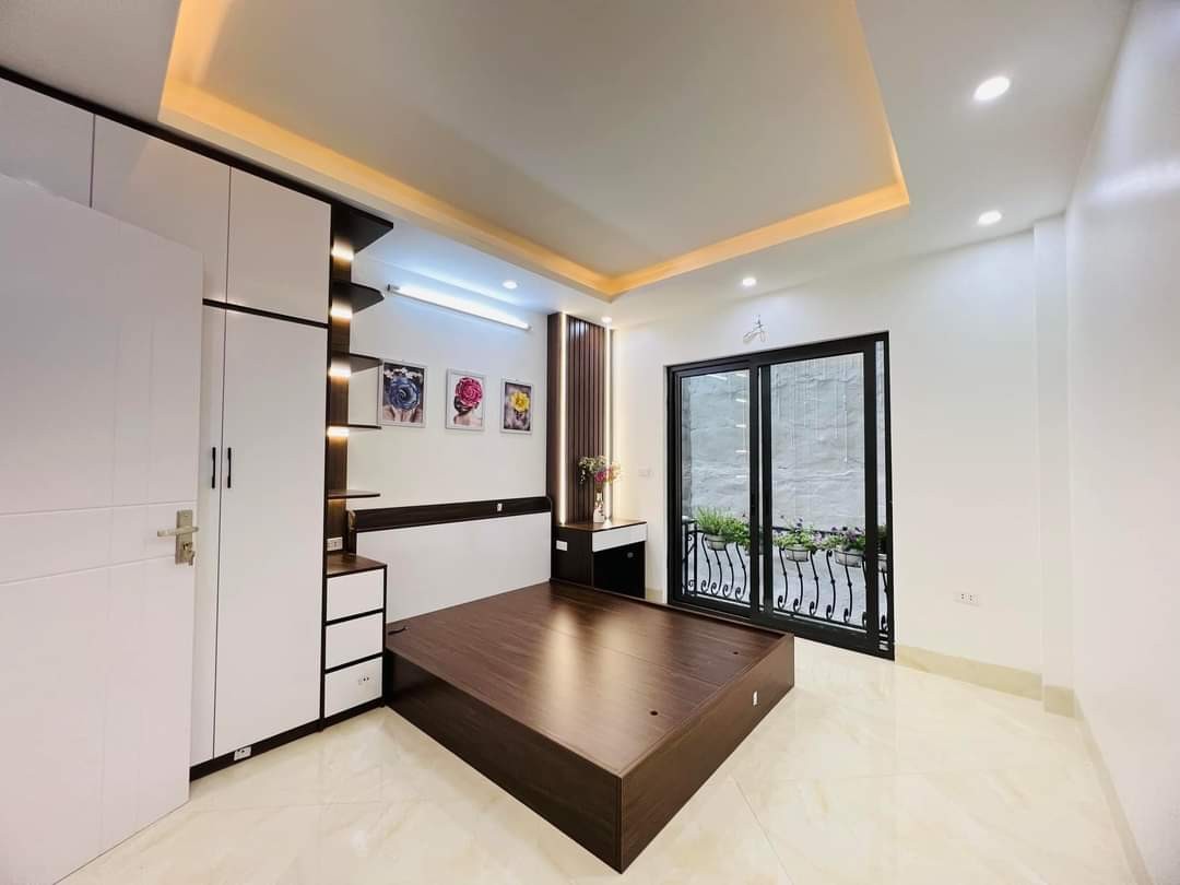 Siêu phẩm nhà Hoàng Mai DT 30m² x 5 tầng nhà mới, ngõ thông, sát đường oto giá chỉ 3,6 tỷ