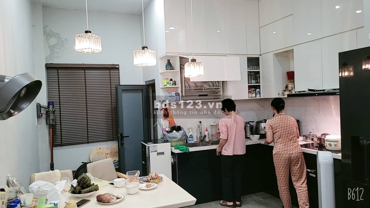 Bán nhà hẻm ô tô tránh Nguyễn Hữu Tiến 4 tầng giá chỉ 7,1 tỷ đồng