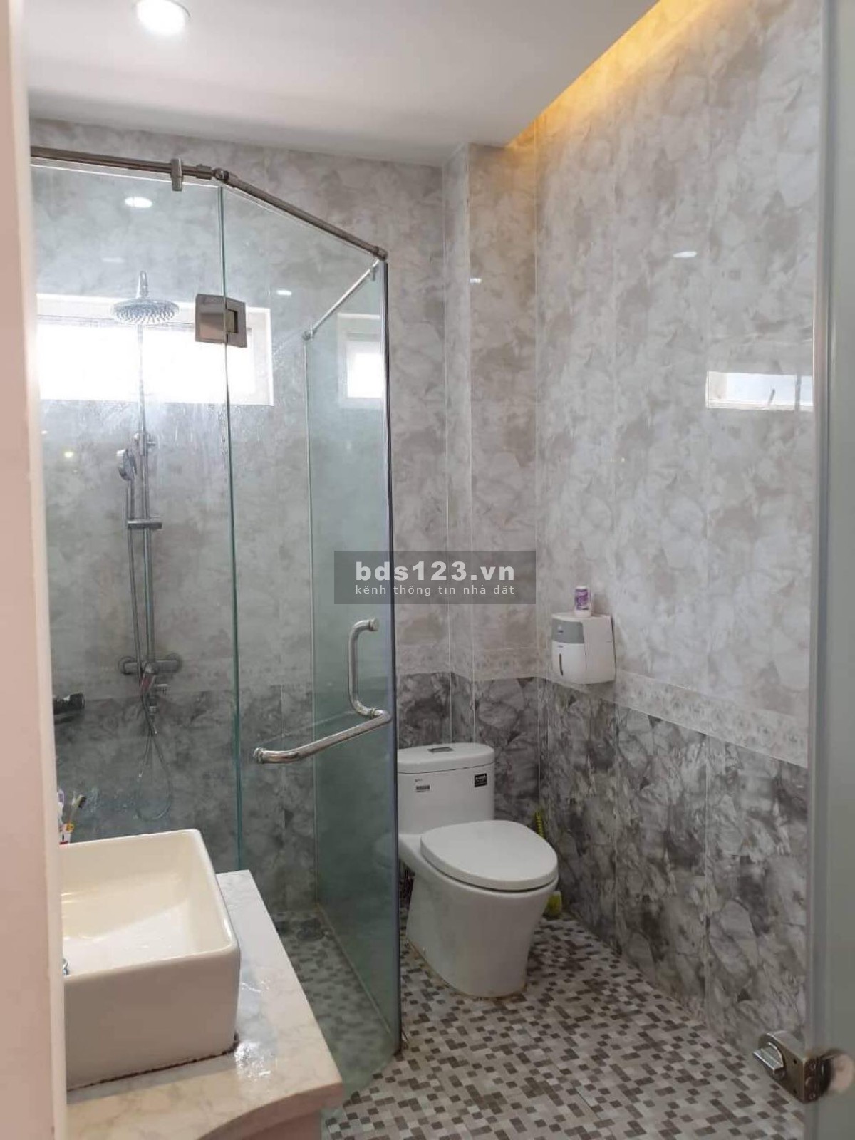 Gấp bán nhà hot mới về hẻm 5m dt 70m2, 4 tầng giá chỉ 8 tỷ, chốt bất chấp