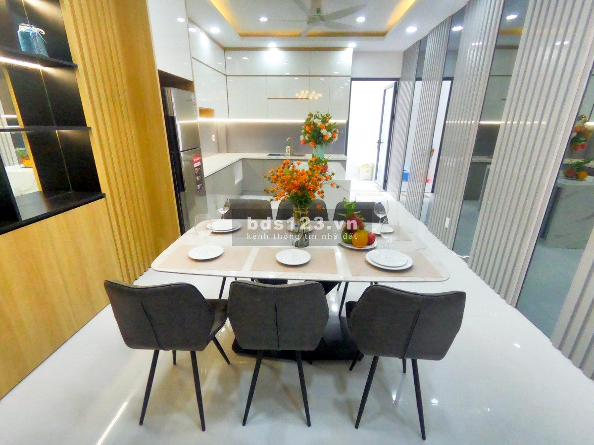 Bán nhà mặt tiền KĐT Versatile Home khu thương mại KD đa ngành, giá bán chỉ 15,2 tỷ đồng