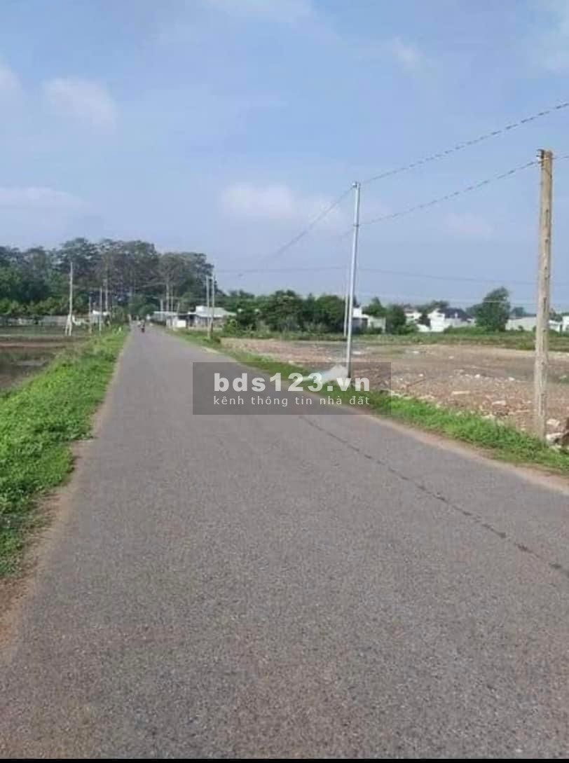 Bán 2 lô đất liền kềDiện tích : 200m2-250m2Thổ cư 100m2Giá 395 tr