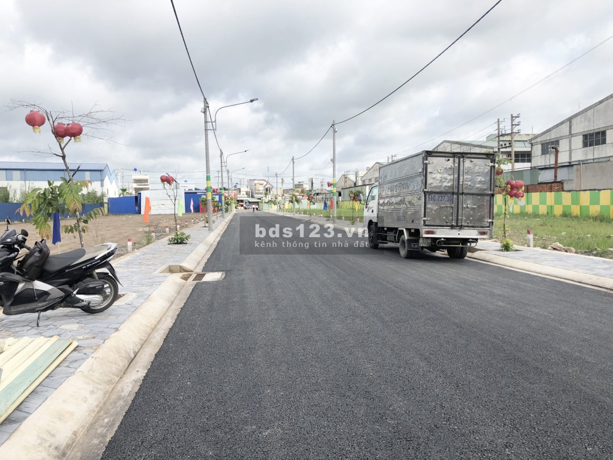 Đất thổ cư mặt tiền 8tr/m2 đường 15m sổ hồng, có thương lượng