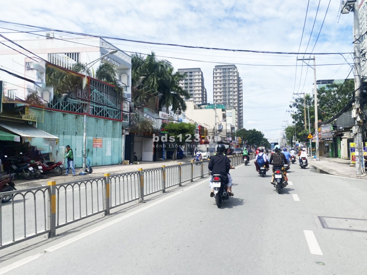 Bán nhà mặt tiền đường Nguyễn Thị Thập giá 178 triệu/m2 phường Bình Thuận, quận 7