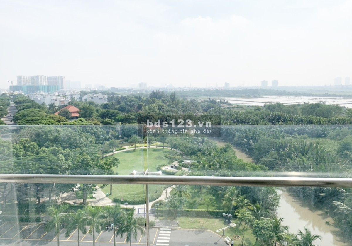 Cần tiền gấp bán căn 2pn, view công viên và hồ bơi giá rẻ