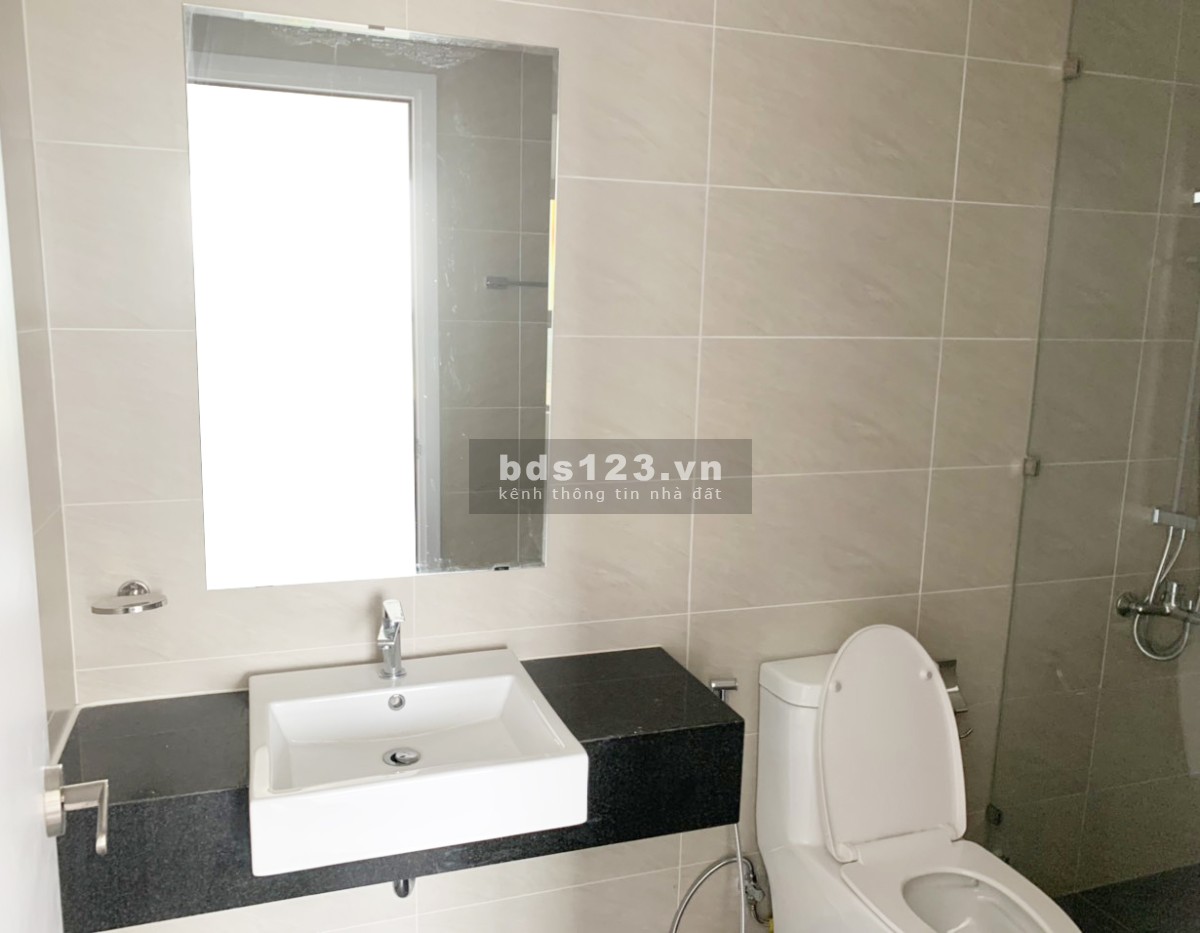Cần tiền gấp bán căn 2pn, view công viên và hồ bơi giá rẻ