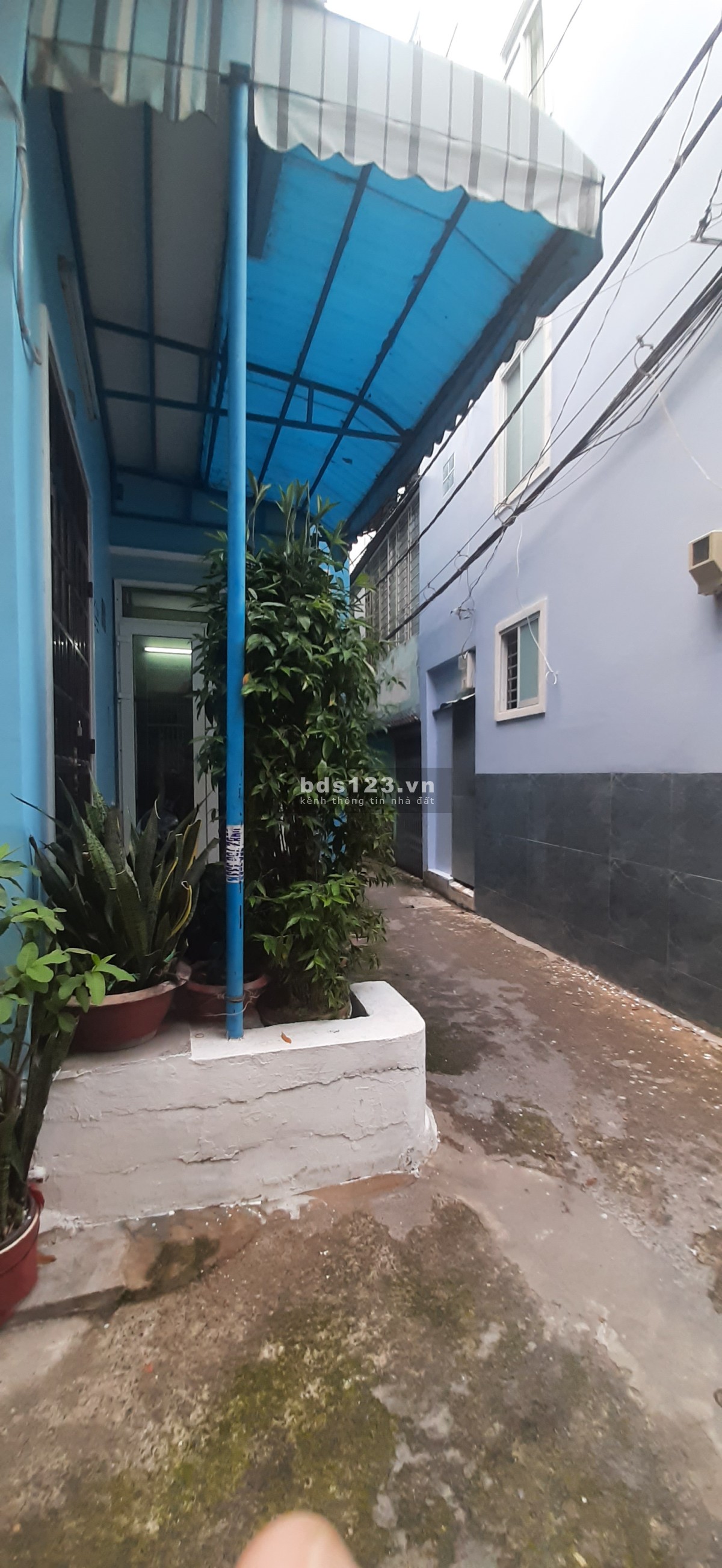 Cho thuê nhà cách chợ nhỏ Phan Tây Hồ 10m, hẻm thông giá thương lượng