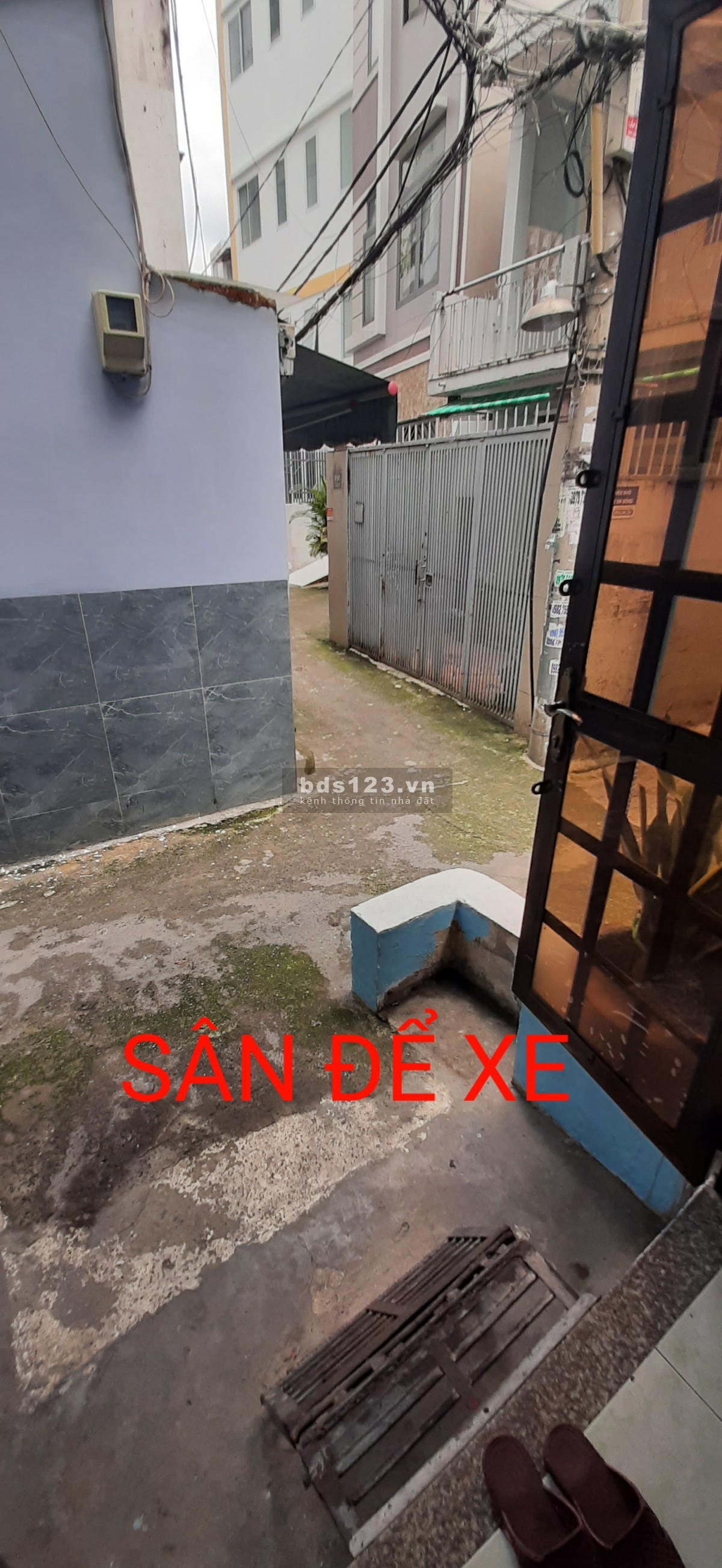 Cho thuê nhà cách chợ nhỏ Phan Tây Hồ 10m, hẻm thông giá thương lượng