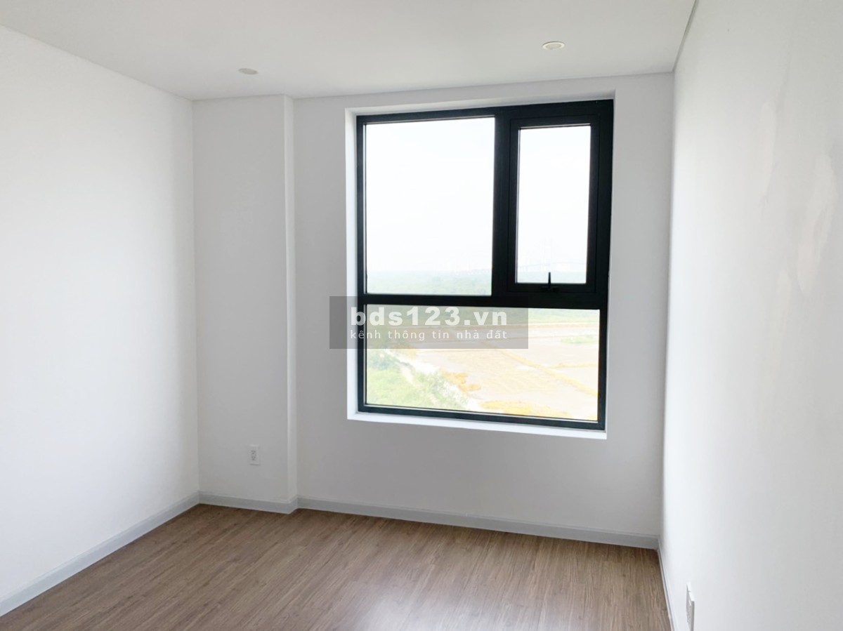Cần tiền gấp bán căn 2pn, view công viên và hồ bơi giá rẻ