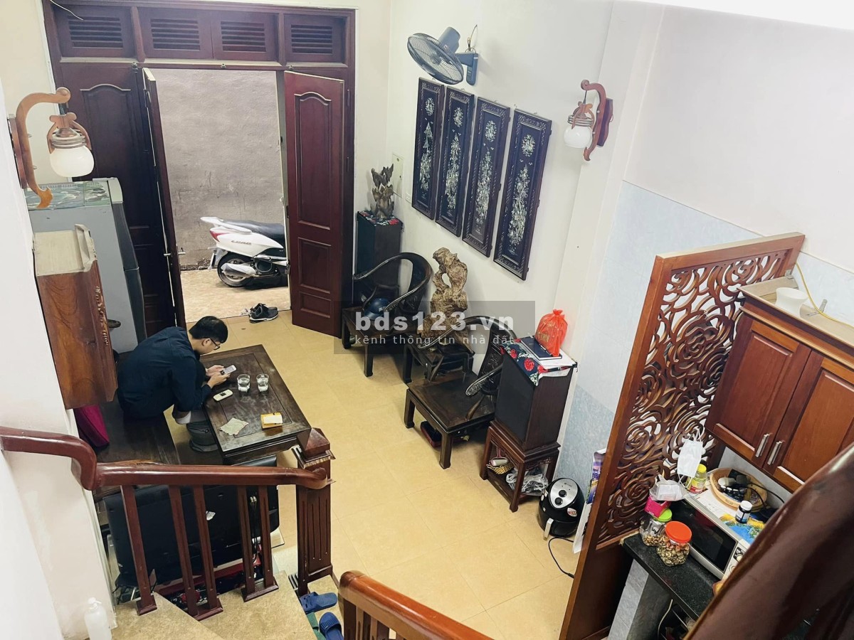 Bán nhà nhỉnh 3 tỷ nhà Đặng Thai Mai, khu Vip Tây Hồ, giá tốt