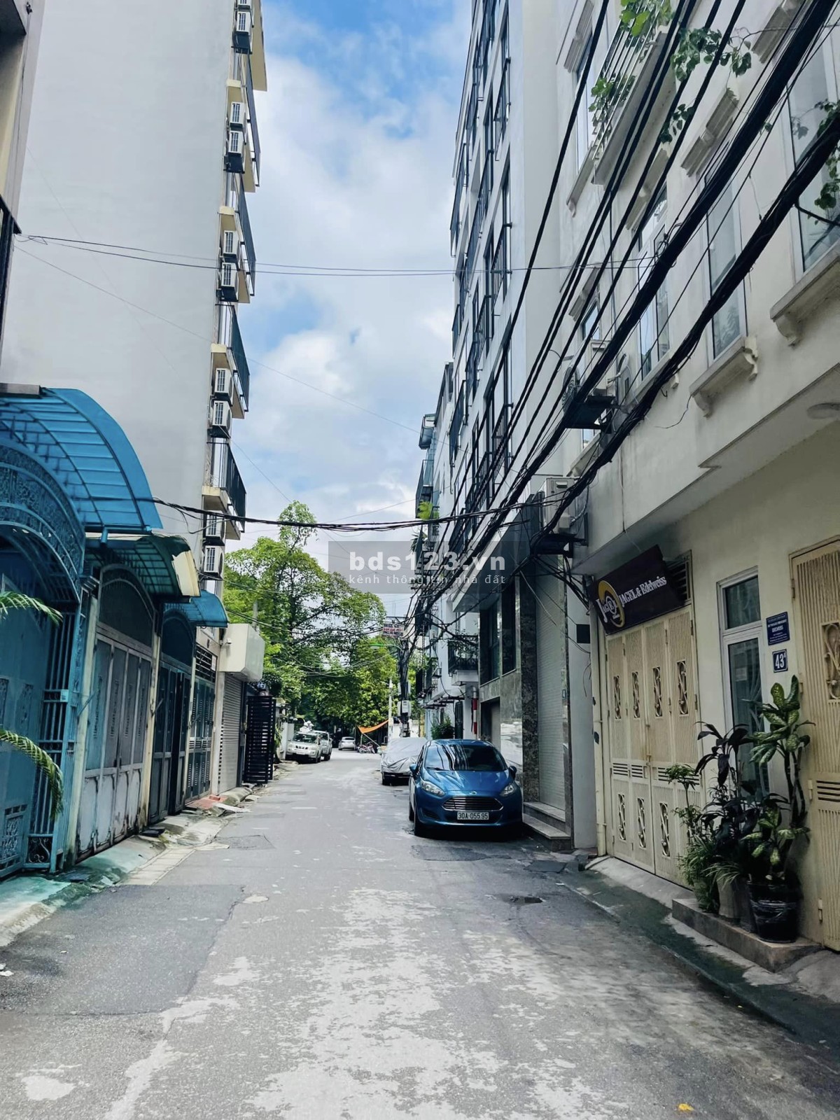 Bán nhà nhỉnh 3 tỷ nhà Đặng Thai Mai, khu Vip Tây Hồ, giá tốt