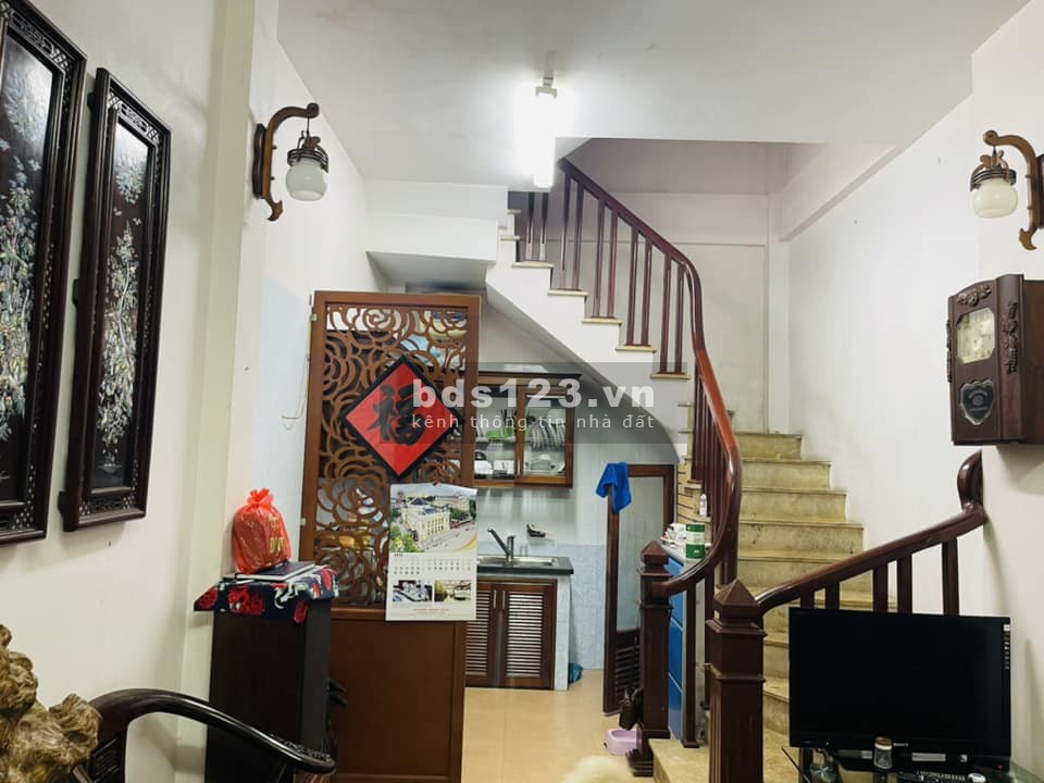 Bán nhà nhỉnh 3 tỷ nhà Đặng Thai Mai, khu Vip Tây Hồ, giá tốt
