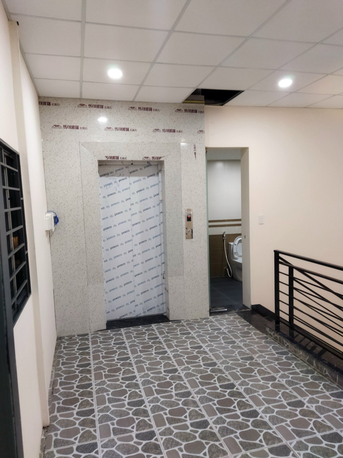Cần bán nhà 1 trệt + 1 hầm + 3 lầu đường Lê Thị Riêng, khu phố 2, phường Thới An, quận 12