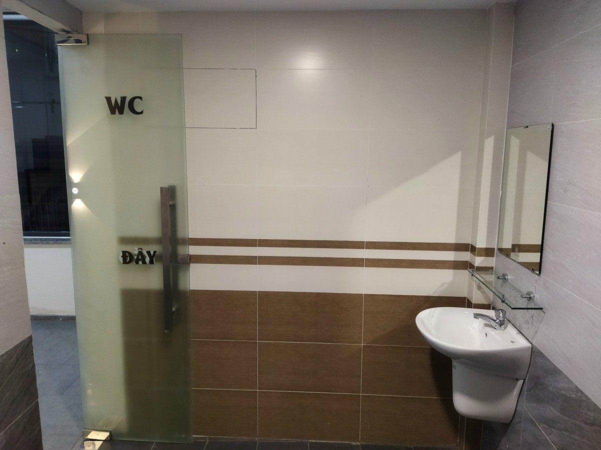 Cần bán nhà 1 trệt + 1 hầm + 3 lầu đường Lê Thị Riêng, khu phố 2, phường Thới An, quận 12