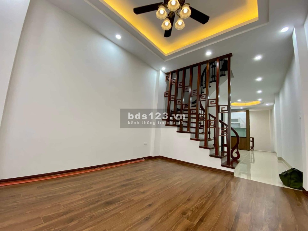 Bán nhà phân lô ô tô tránh Lâm Hạ Long Biên, dt 45m2, 5 tầng giá 9.5 tỷ 0904217831