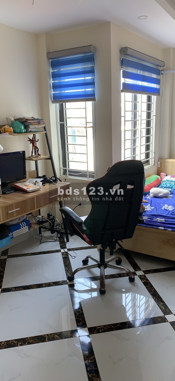 Gia đình cần bán nhà 151/75/1C Nguyễn Đức Cảnh 40m2 5 tầng giá 2,95 tỷ