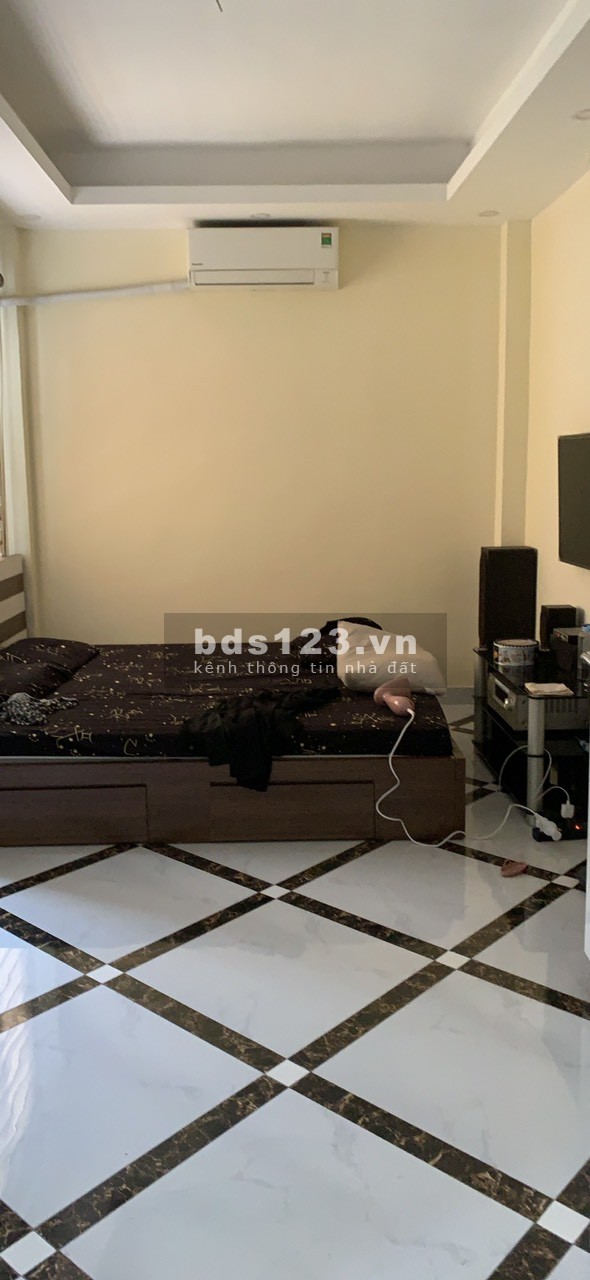 Gia đình cần bán nhà 151/75/1C Nguyễn Đức Cảnh 40m2 5 tầng giá 2,95 tỷ