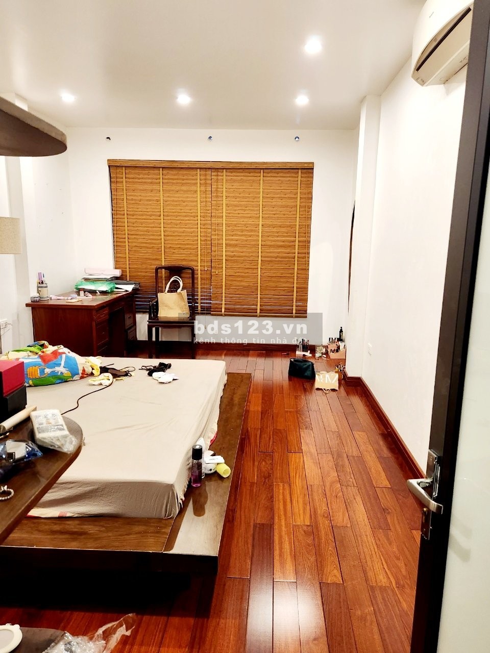 Bán gấp nhà mới xây 2019 khu dân trí cao Cầu Giấy giá 9 tỷ, dt 56m2, 5 tầng, 3,6m