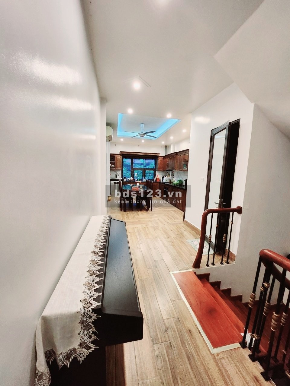 Bán gấp nhà mới xây 2019 khu dân trí cao Cầu Giấy giá 9 tỷ, dt 56m2, 5 tầng, 3,6m