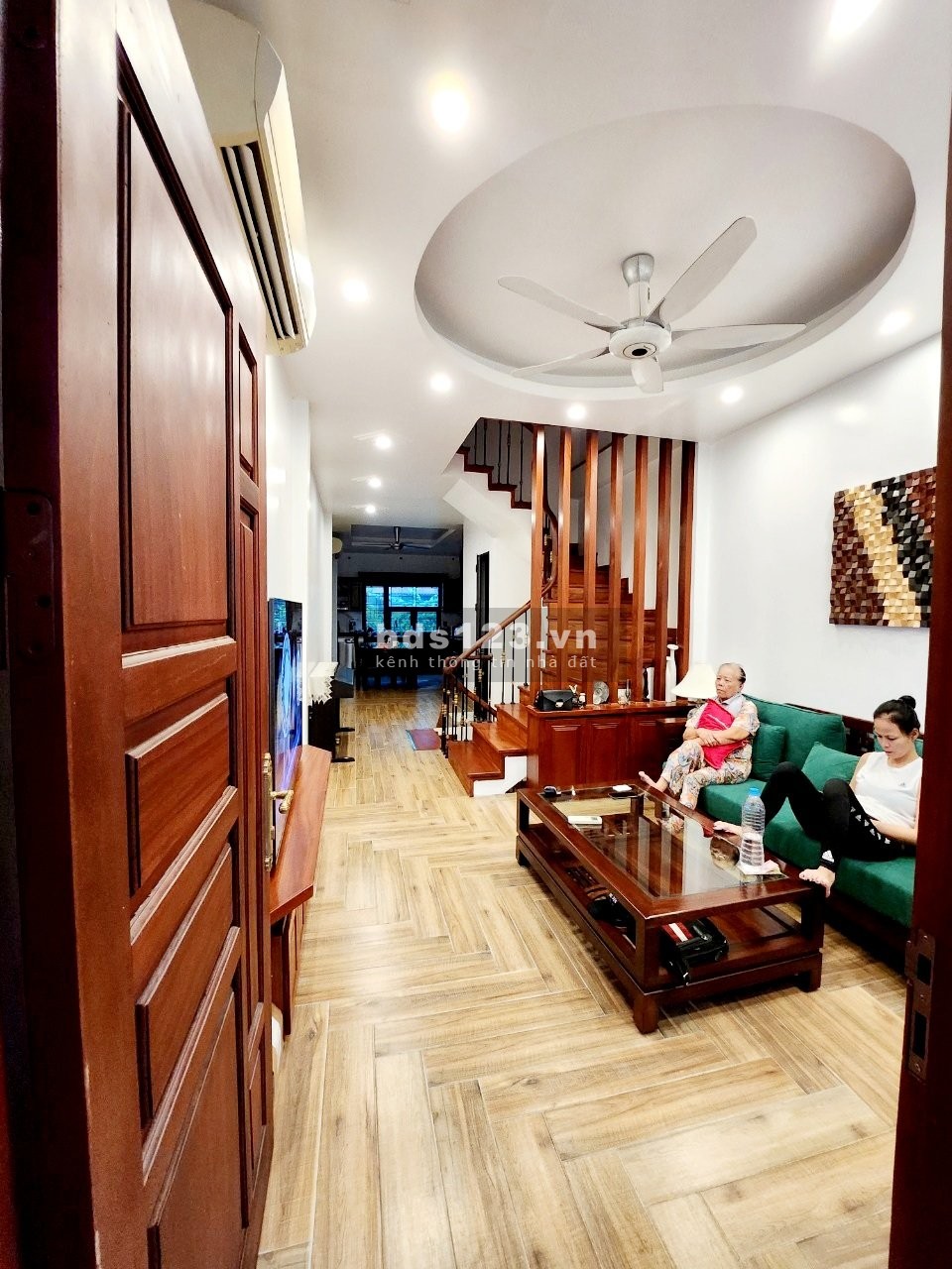 Bán gấp nhà mới xây 2019 khu dân trí cao Cầu Giấy giá 9 tỷ, dt 56m2, 5 tầng, 3,6m