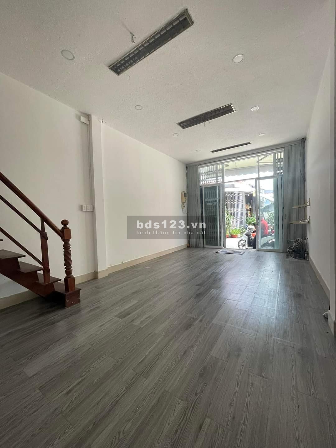 Nhà rộng rãi, đường Tân Hương xe hơi tránh nhau, giá chỉ 4.95 tỷ