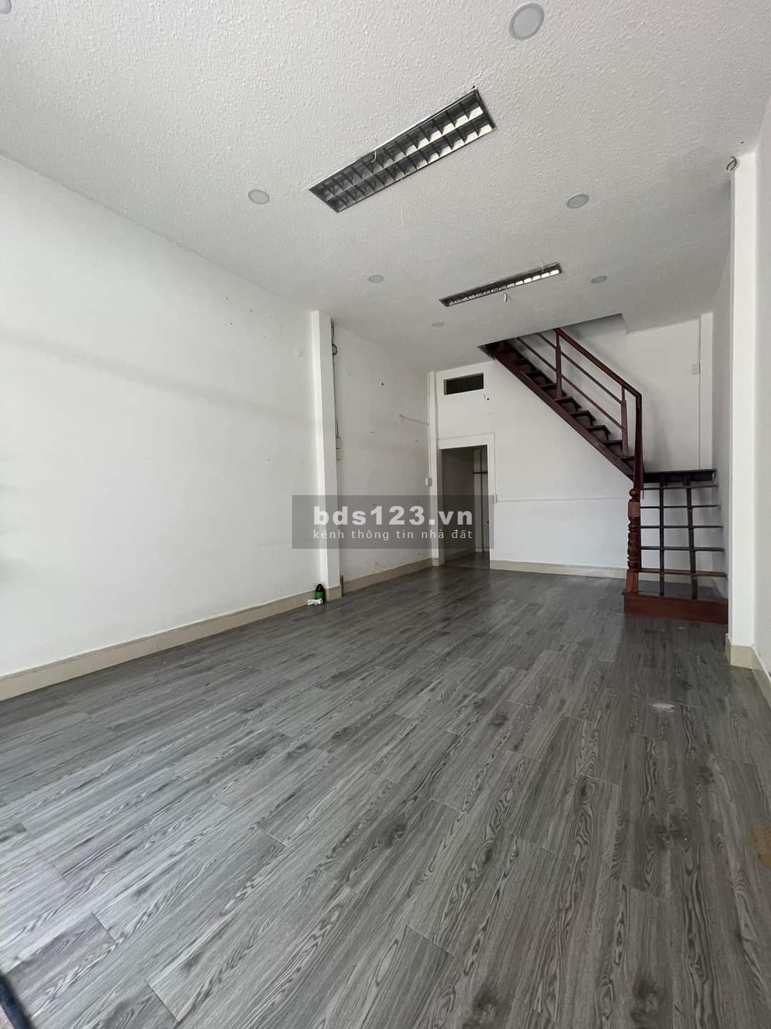 Nhà rộng rãi, đường Tân Hương xe hơi tránh nhau, giá chỉ 4.95 tỷ