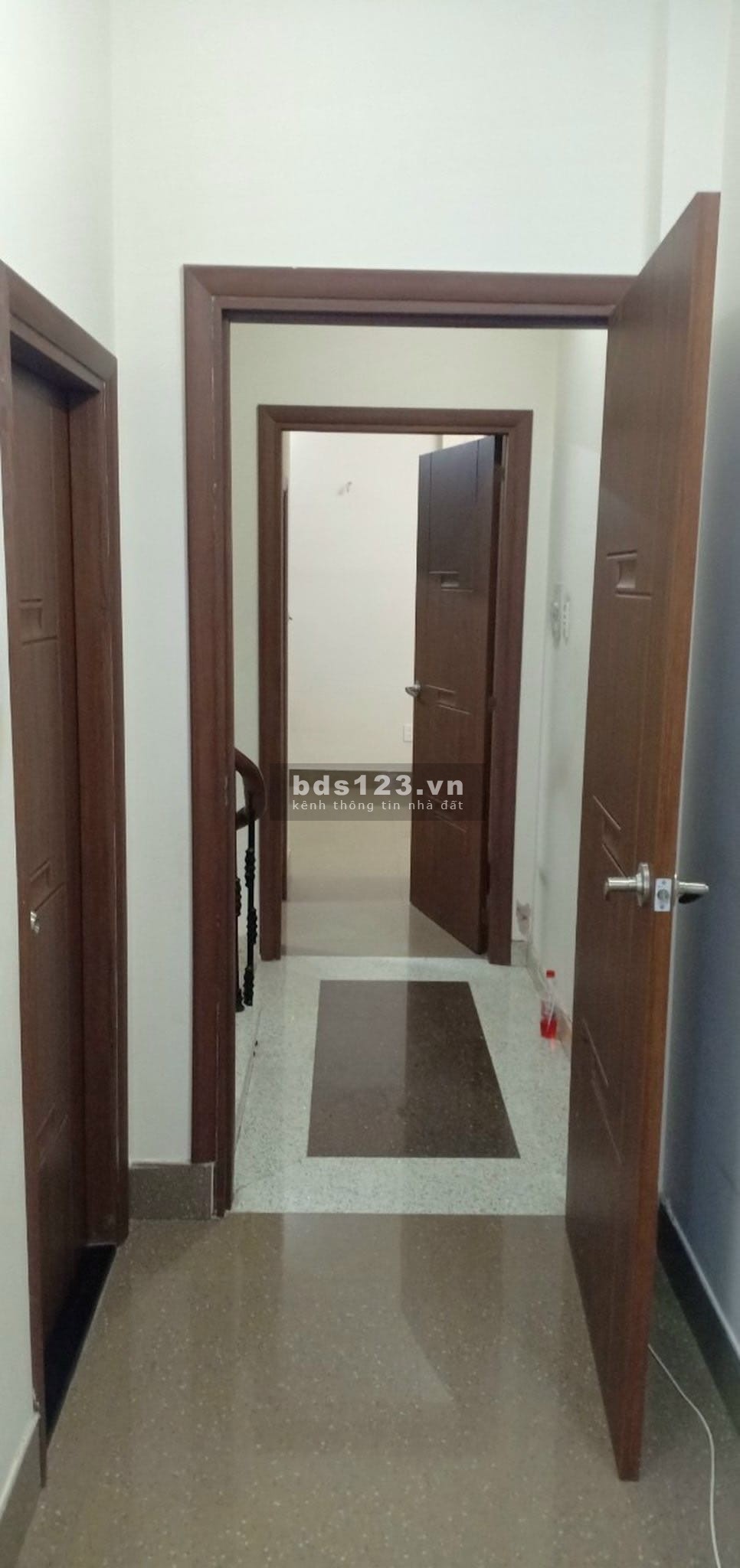 Bán nhà hẻm thông giữa Điện Biên Phủ và đường 3/2, kết cấu 3 tầng đúc, có sân thượng