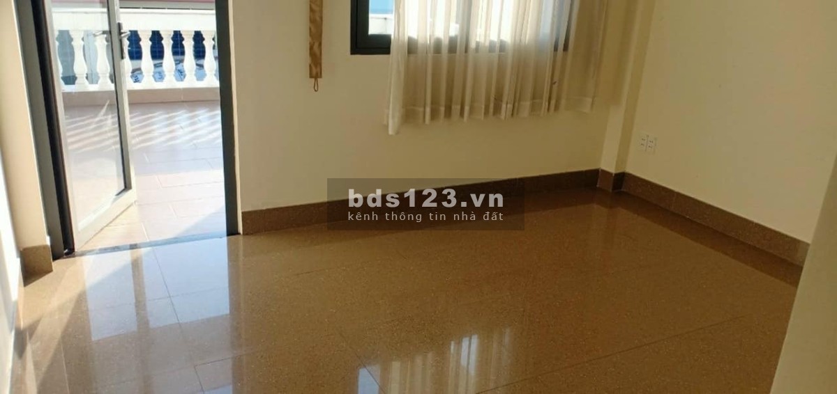 Bán nhà hẻm thông giữa Điện Biên Phủ và đường 3/2, kết cấu 3 tầng đúc, có sân thượng