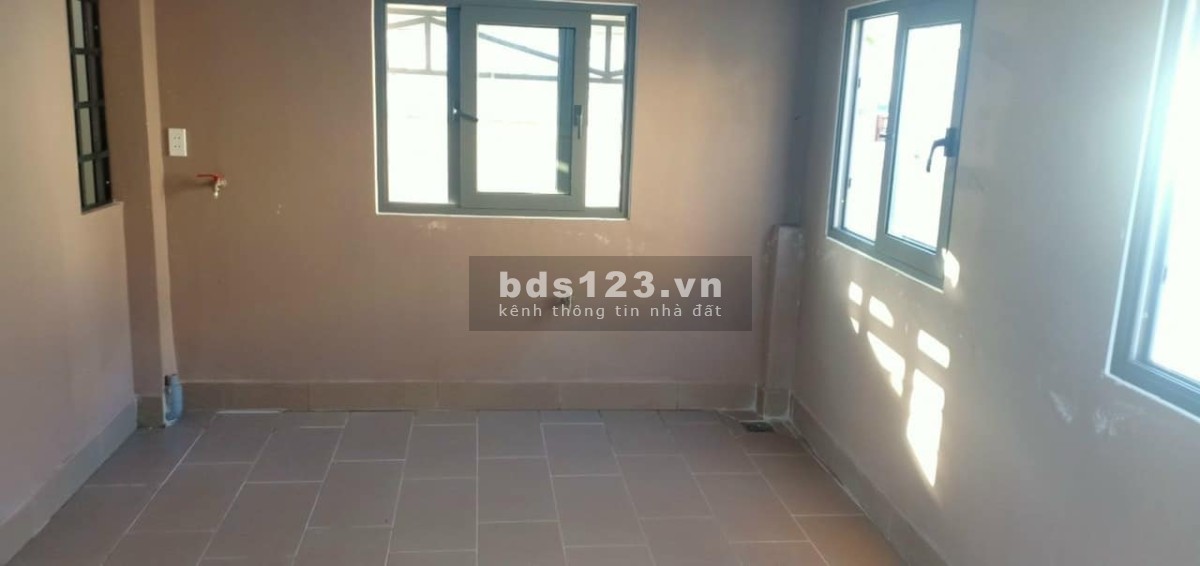 Bán nhà hẻm thông giữa Điện Biên Phủ và đường 3/2, kết cấu 3 tầng đúc, có sân thượng