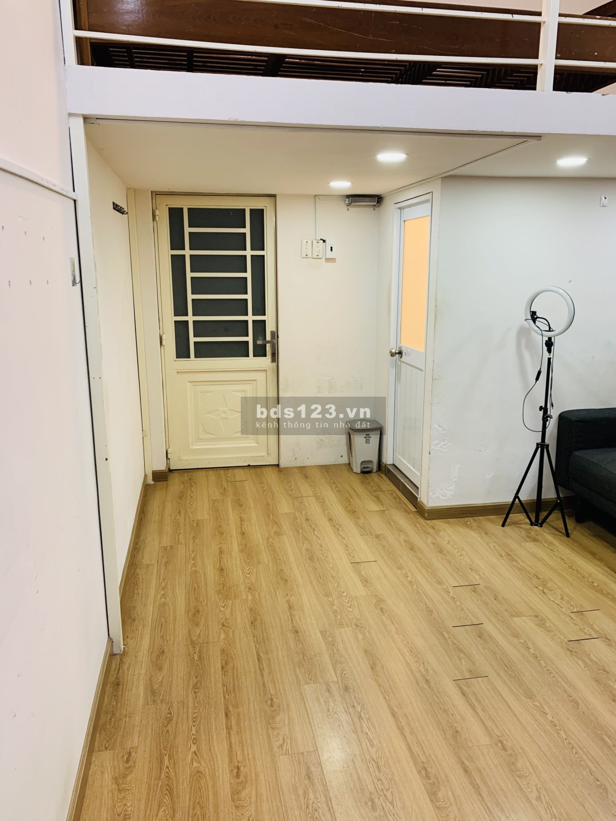 CHDV Giaỉ Phóng Tân Bình có gác & ban công chỉ 5 triệu 6/tháng