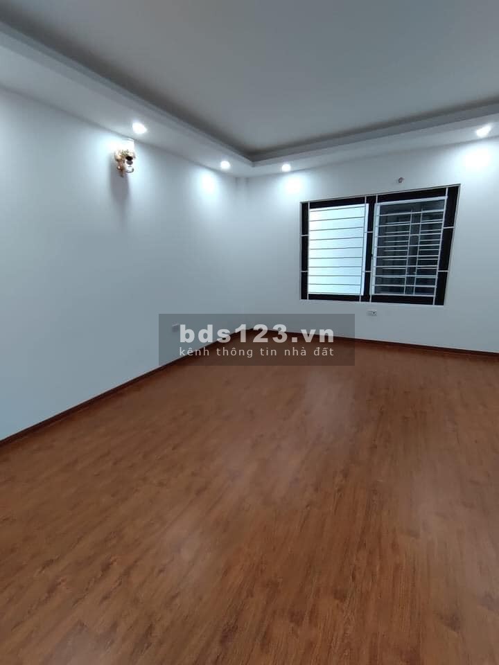 Bán nhà Ngọc Thuỵ, nhà mới xây 100%, giá 3,7 tỷ đồng nằm trong khu dân cư đông đúc