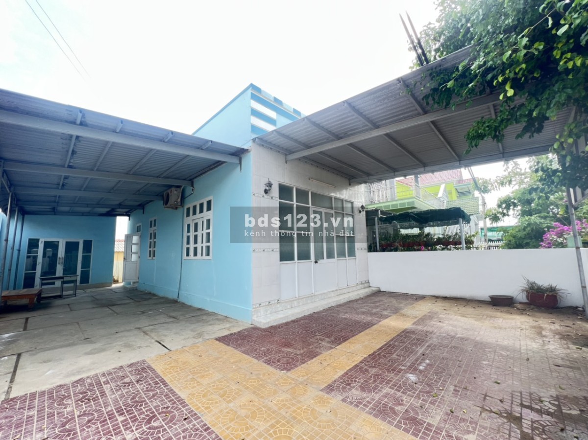 Chủ ngộp cần bán nhanh đất nền 194m2, kèm nhà cấp 4, đường lớn 27m