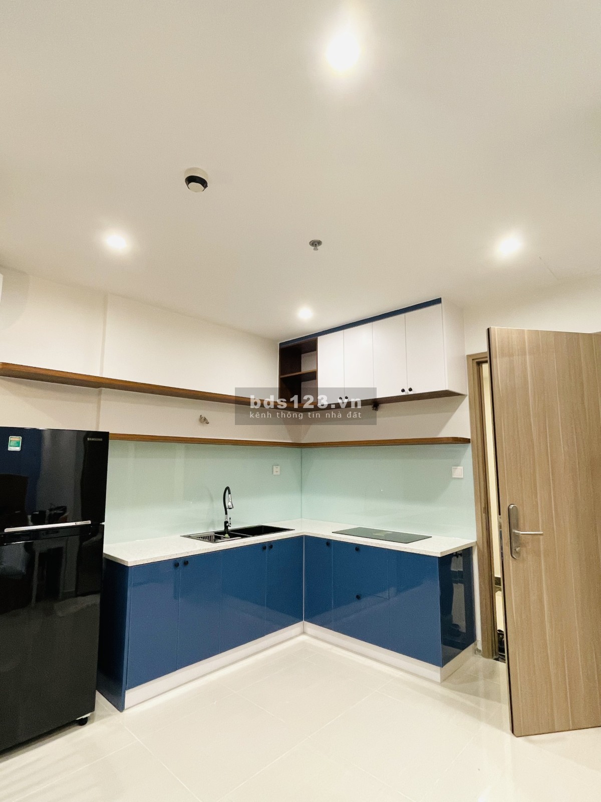 Cần cho thuê căn hộ vinhomes 1 PN+ nội thất cao cấp 100% có hồ bơi