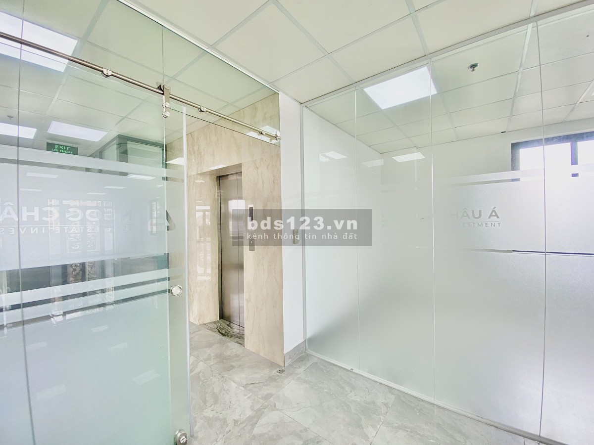 Cho thuê văn phòng diện tích 136m2, view đẹp, giá tốt, tiện ích đủ