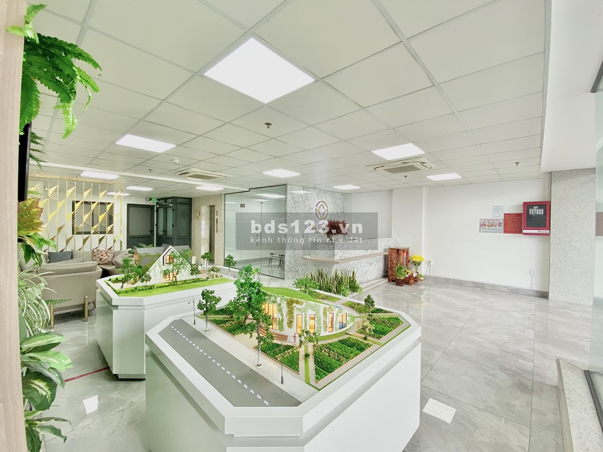 Cho thuê văn phòng diện tích 136m2, view đẹp, giá tốt, tiện ích đủ
