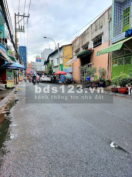 Bán gấp nhà gần ngã tư Hoà Bình và Luỹ Bán Bích, quận Tân Phú, LH 0343875587