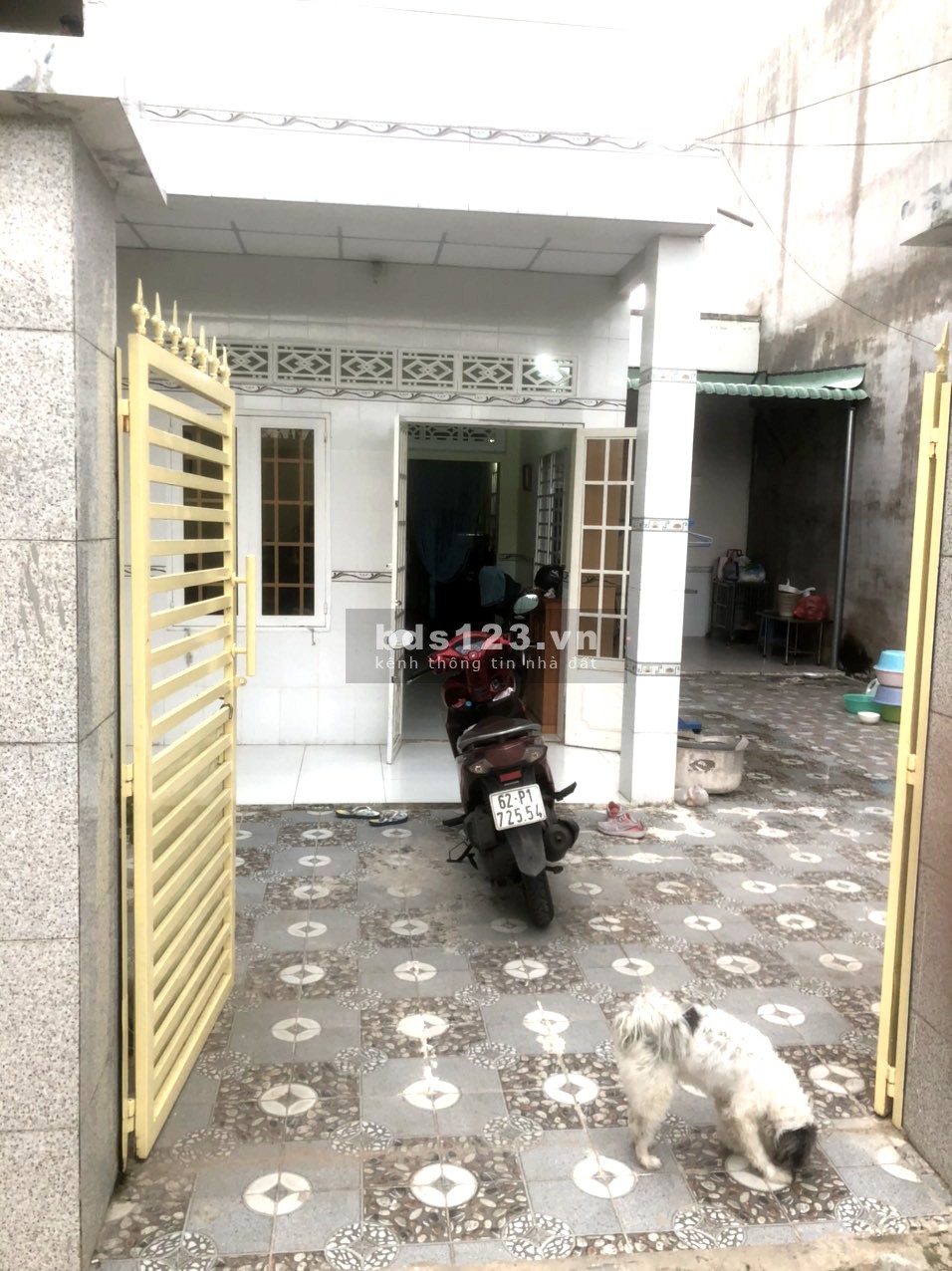 Nhà mới xây gạch còn soáng bóng, sân to rộng tha hồ BBQ cuối…